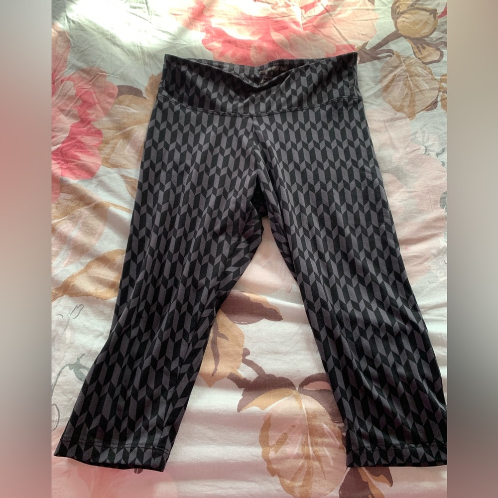 Black & gray Capri leggings